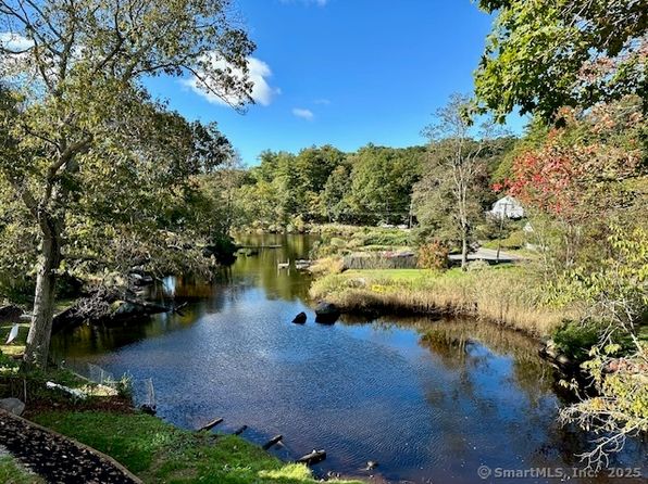 276 Niantic River Rd, Waterford, CT 06385