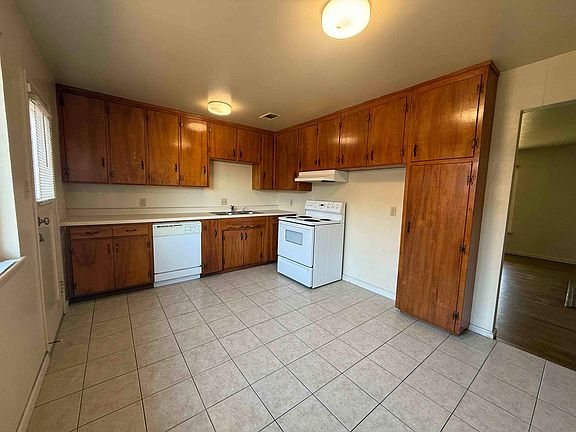 4th image of 3910 El Camino Ave