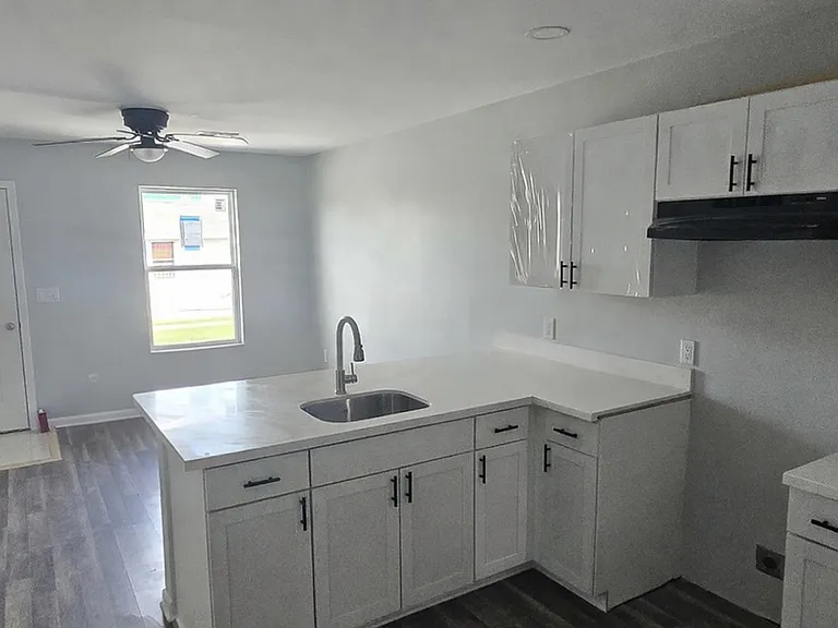 5900 N Derbigny St #5900 — Photo 4