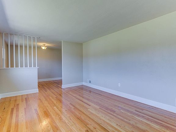 4th image of 2623 Pinecrest Dr