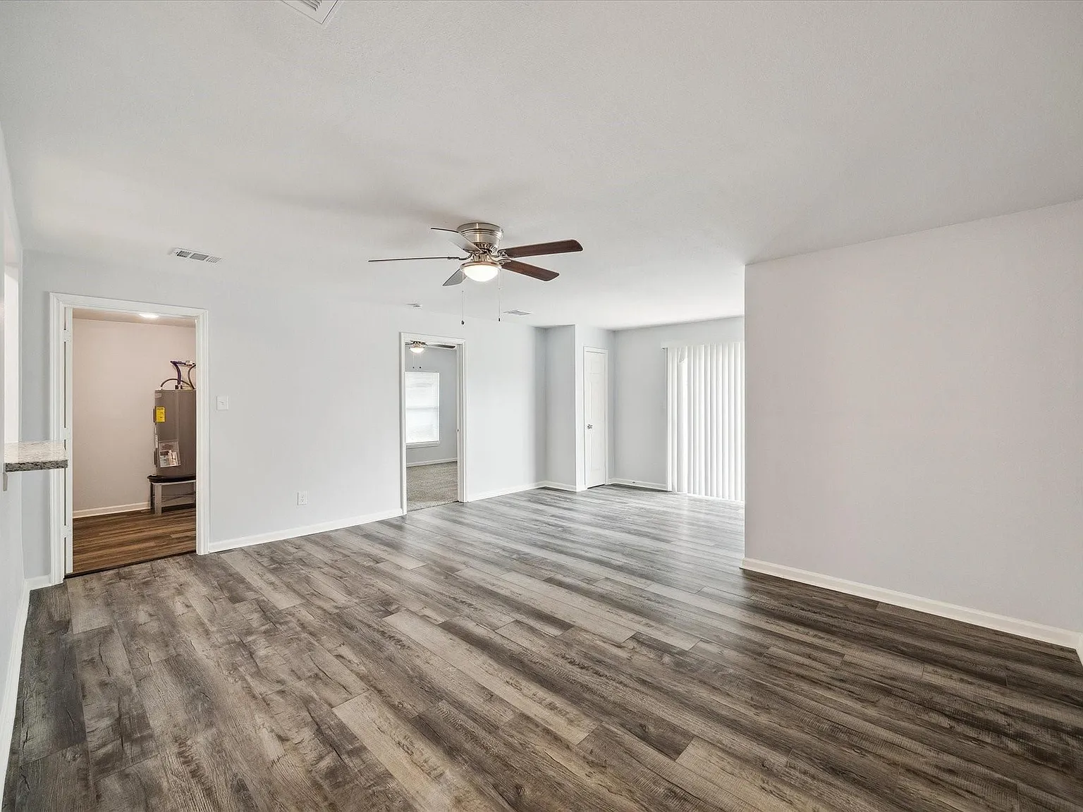 3 bed, 2.0 bath, 2154 sqft, $1,995 — Photo 3