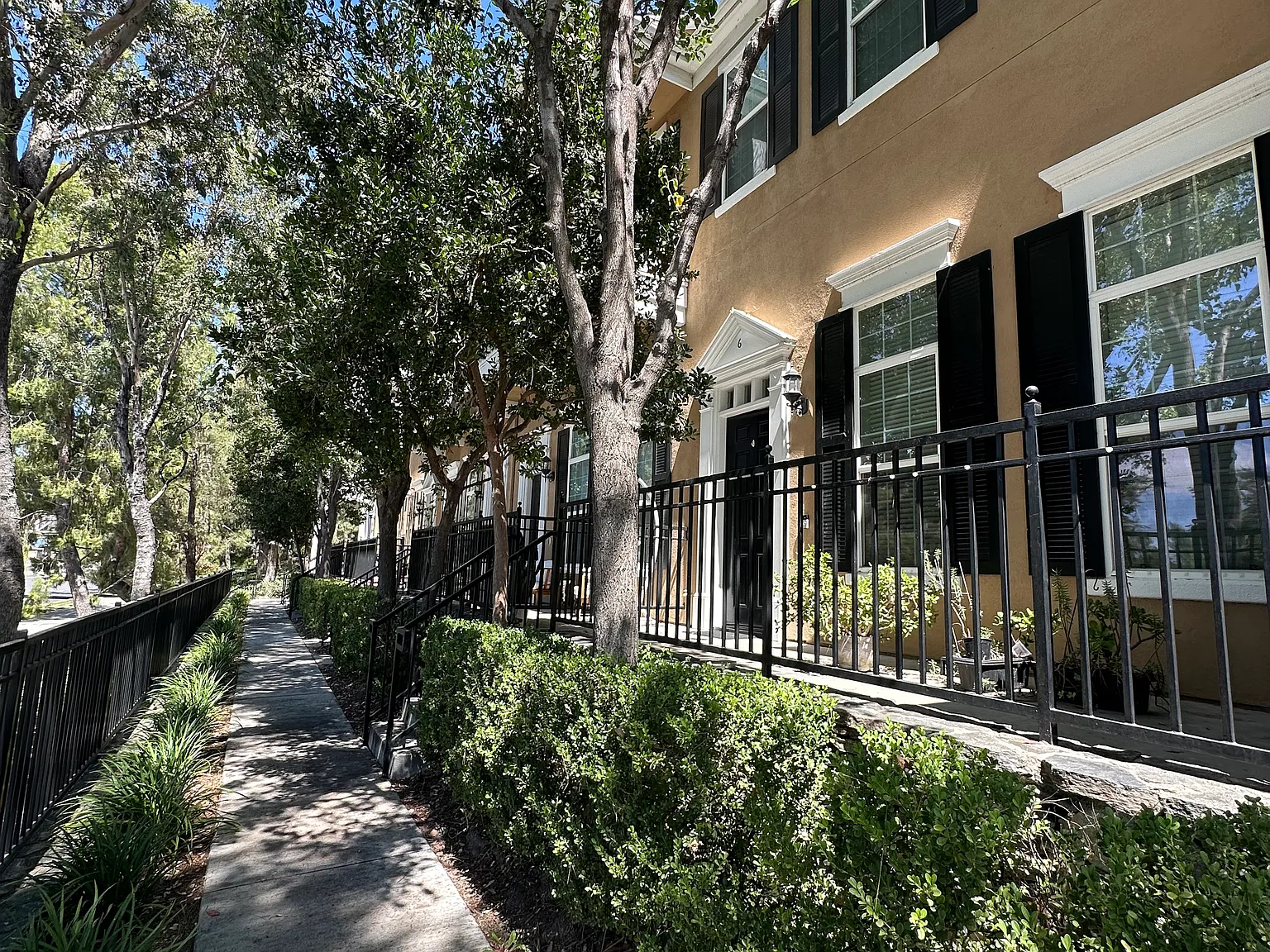 3 bed, 1499 sqft, $3,745 — Photo 3