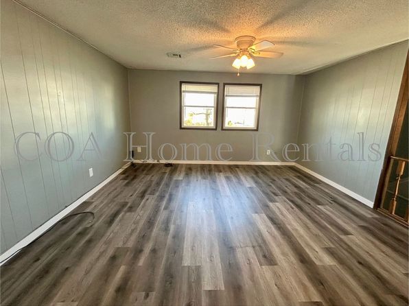 304 W Spring Ave, Conway Springs, KS 67031
