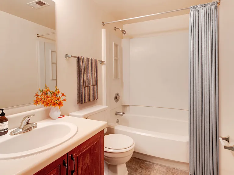Hunter's Run Apartments — Photo 7