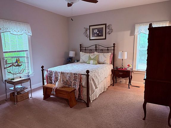 3rd image of 111 Goldenberry Ln