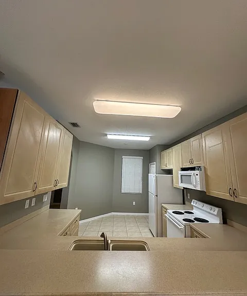14732 Sutherland Ave — Photo 50