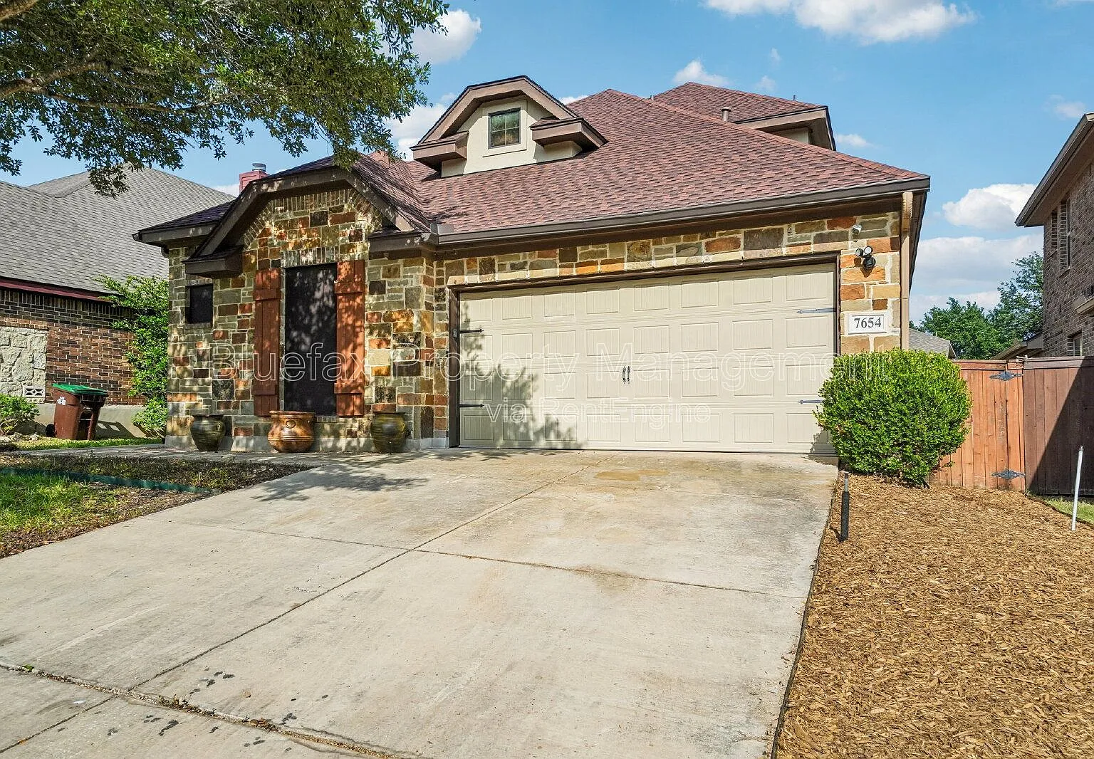3 bed, 3.5 bath, 2765 sqft, $2,500 — Photo 2