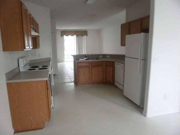 3rd image of 858 Knollwood Dr