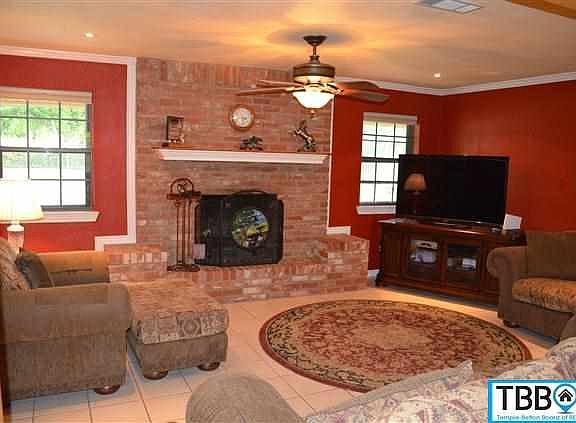3rd image of 131 Lonely Oaks Ln
