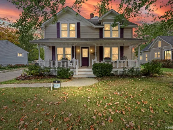 8 Hovey St, Oxford, MI 48371