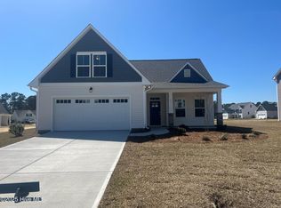 41 W Barlowe Ave, Hampstead, NC 28443