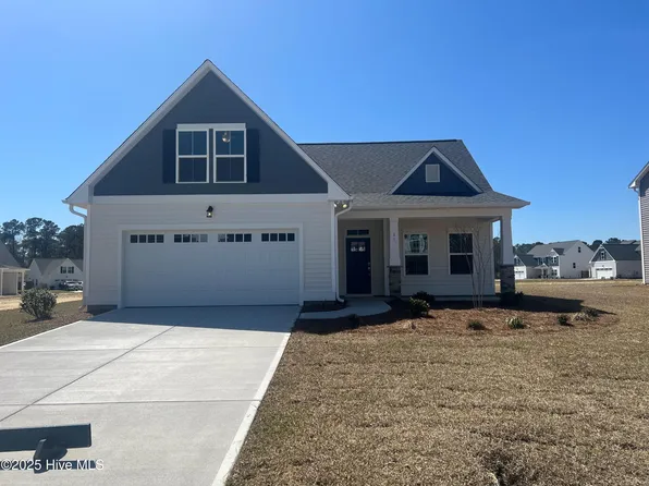 41 W Barlowe Avenue, Hampstead, NC 28443