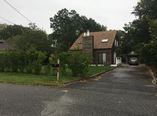 6 Lincoln Rd, Hampton Bays, NY 11946