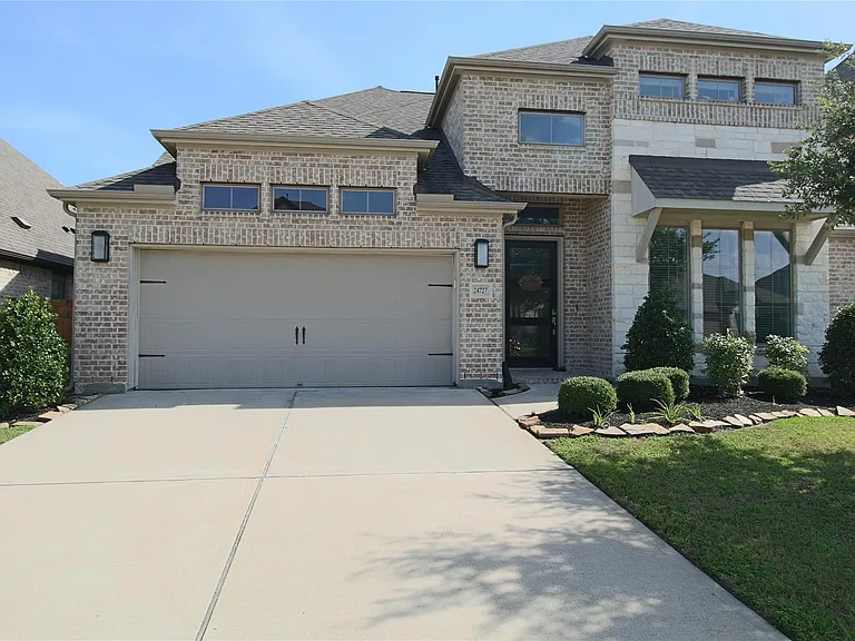 24727 Tanoureen Dr — Photo 1