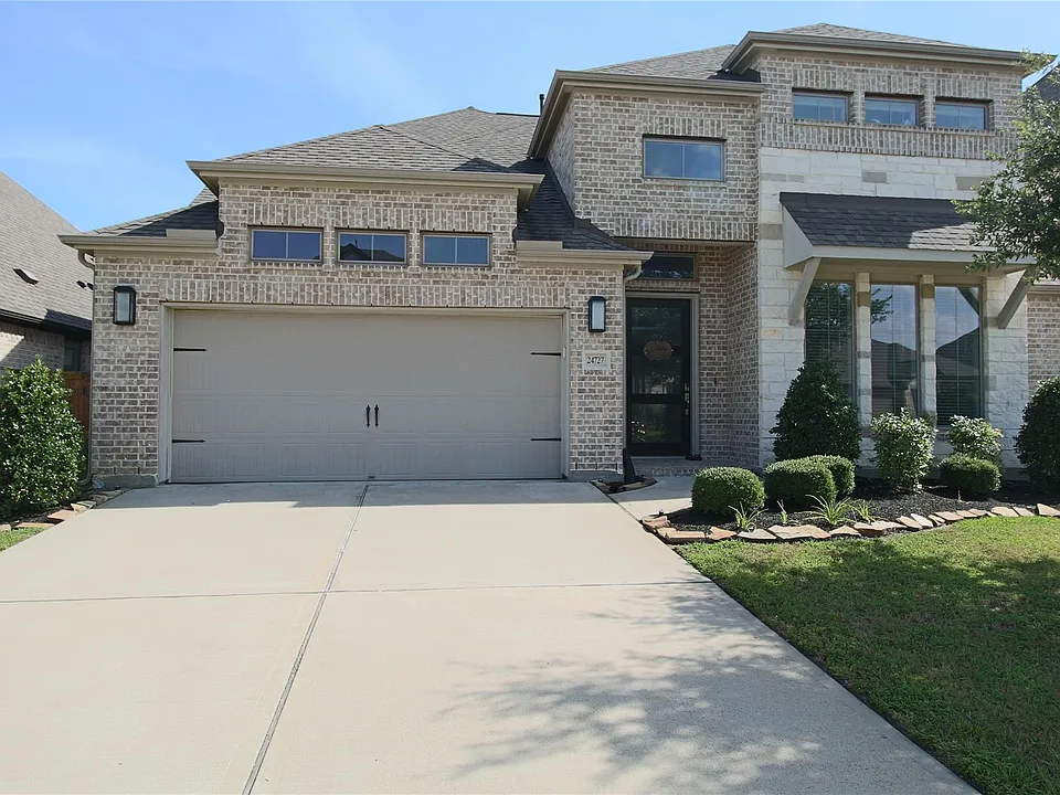 24727 Tanoureen Dr