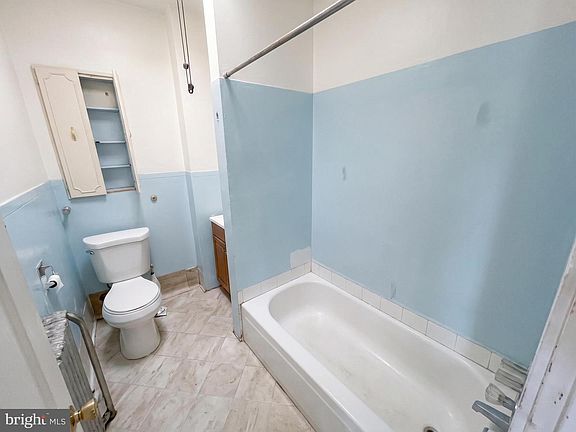 3rd image of 2510 W Somerset St