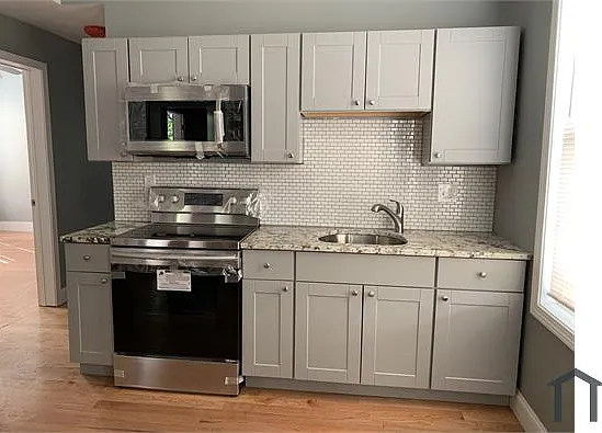3 bed, 1300 sqft, $3,000 — Photo 2