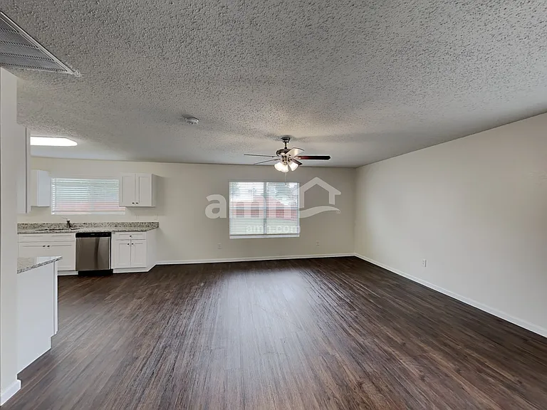 10413 Woodruff Ct — Photo 5