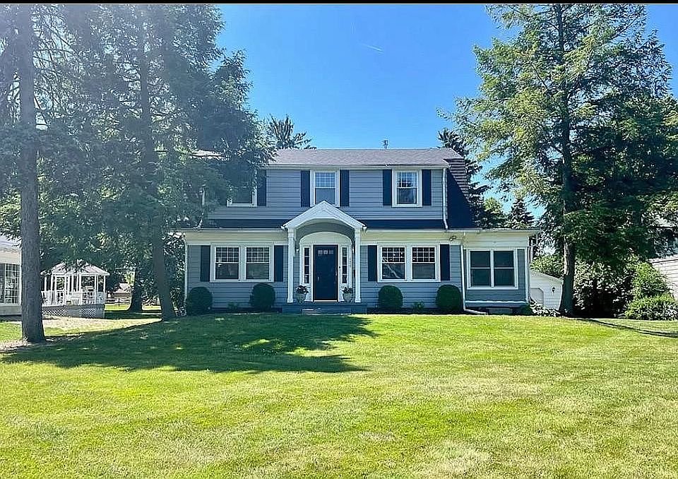 1st image of 120 Eagle Point Dr