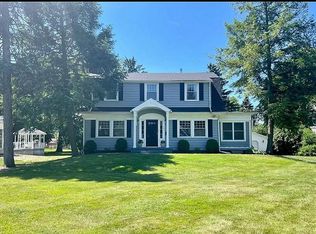 120 Eagle Point Dr, Rossford, OH 43460