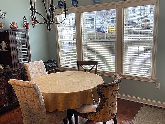 5th image of 4649 Newport Loop W