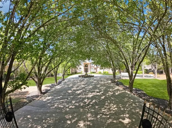 3 Woodlawn Dr NE, Marietta, GA 30067