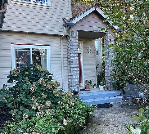 2nd image of 4366 Berry Ln