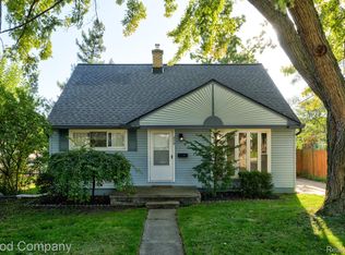 249 S Chocolay Ave, Clawson, MI 48017