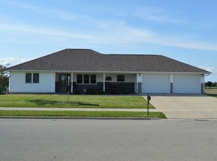 911 Courtney Dr, Caledonia, MN 55921