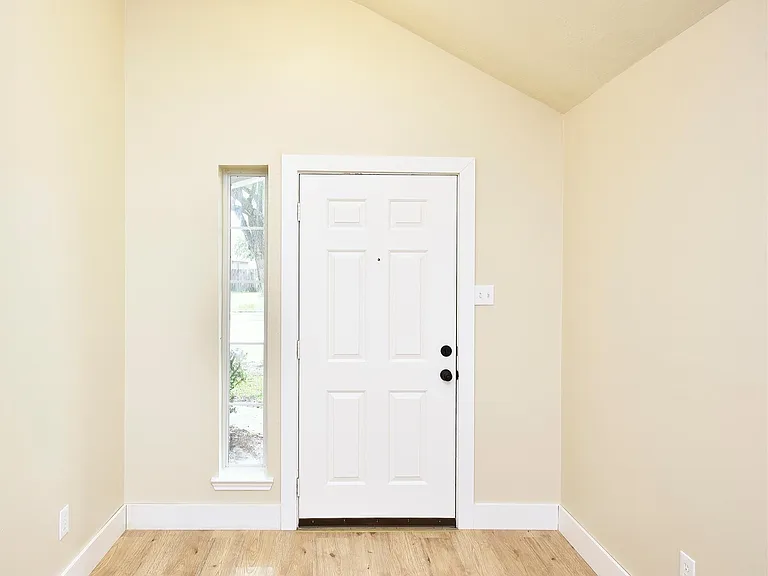 7715 Butler Lakes Ct — Photo 13