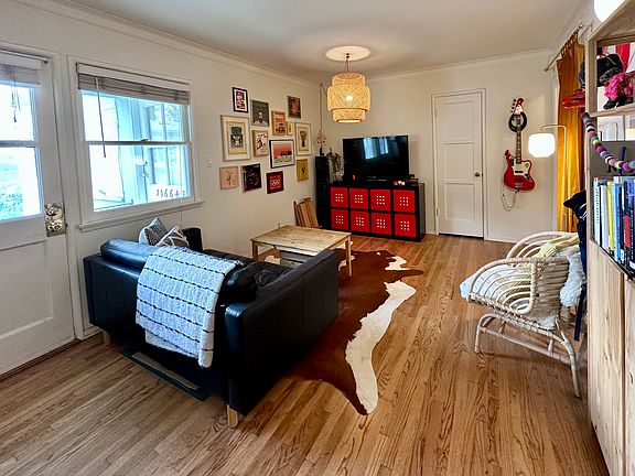 4th image of 11664 Chandler Blvd #1