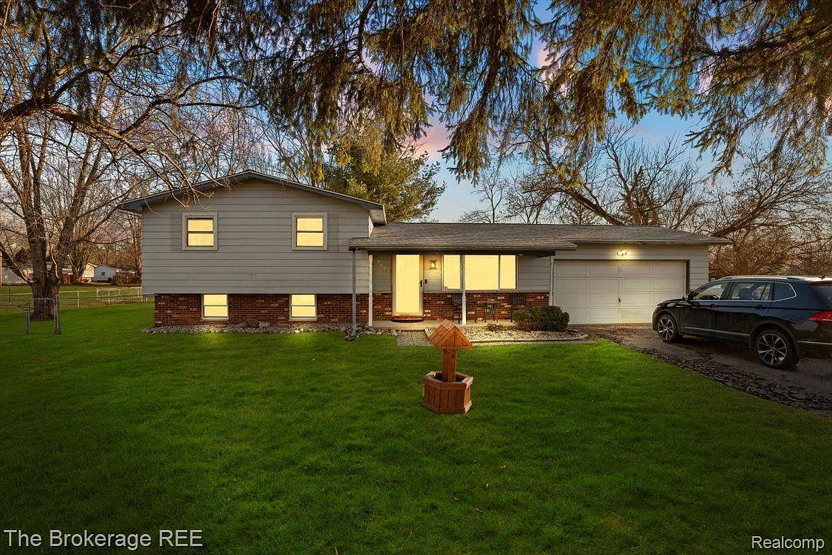 8022 Castleward Dr photo 1