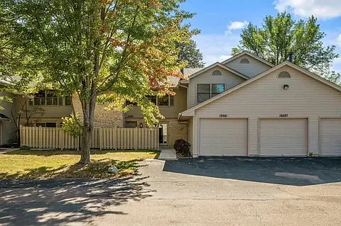2 bed, 1.5 bath, 1402 sqft, $2,400 — Photo 1