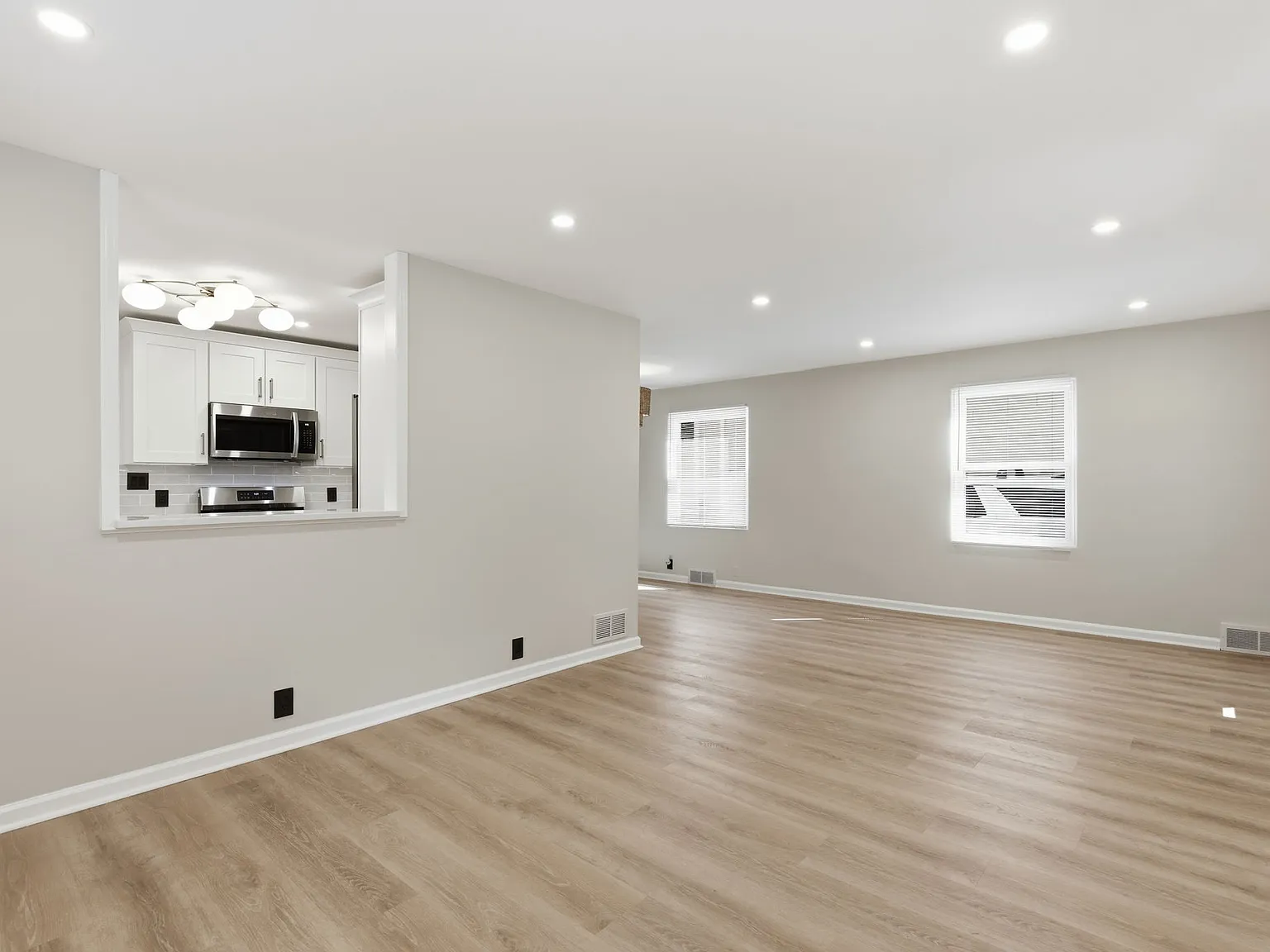 2 bed, 1056 sqft, $2,450 — Photo 3