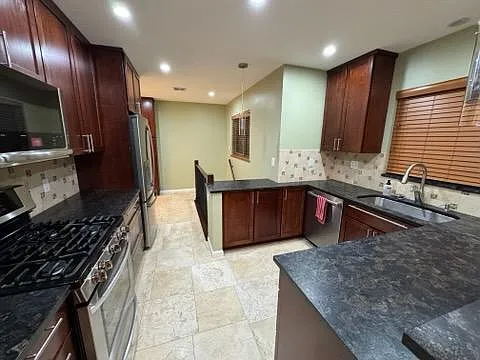 2415 Olive St — Photo 12