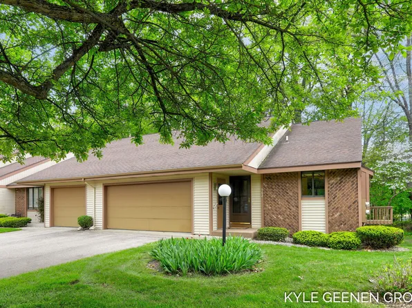 562 Cherry Ln, Holland, MI 49424