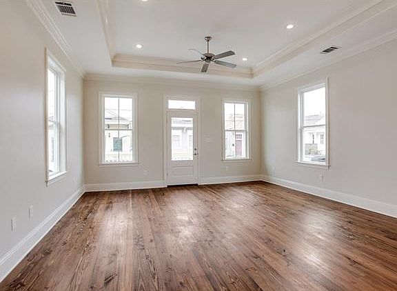 4th image of 1421 Arts St