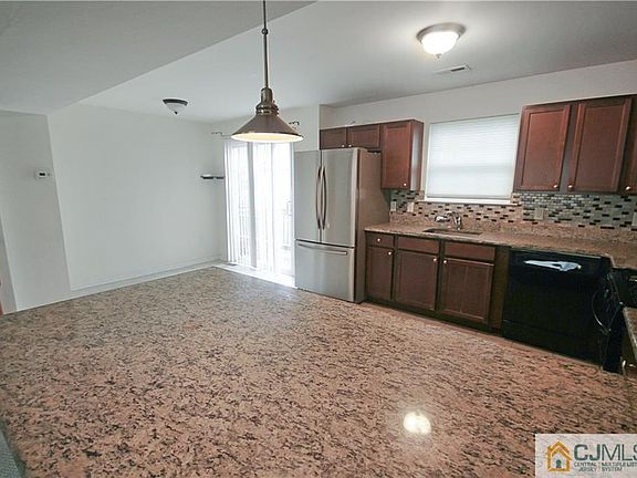 5th image of 13 Alerica Ln