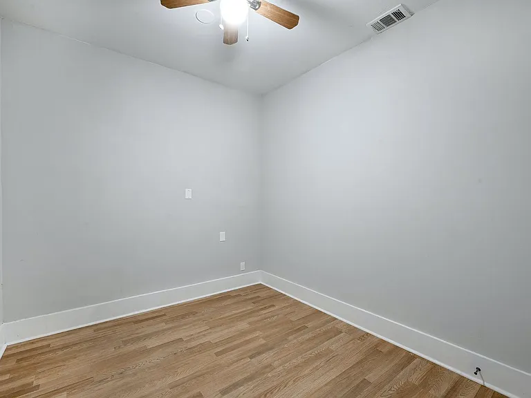 2511 San Gabriel St — Photo 17