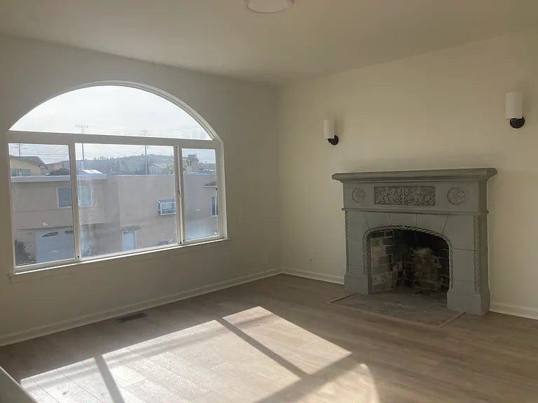 409 Orange Ave W — Photo 5
