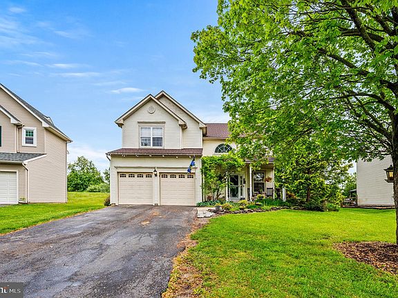 2nd image of 31 Forsythia Ln