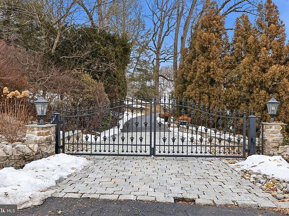 3rd image of 3039 Durham Rd