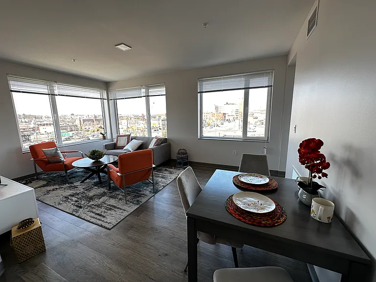 Red Oak at 409 Elm Street — Photo 64