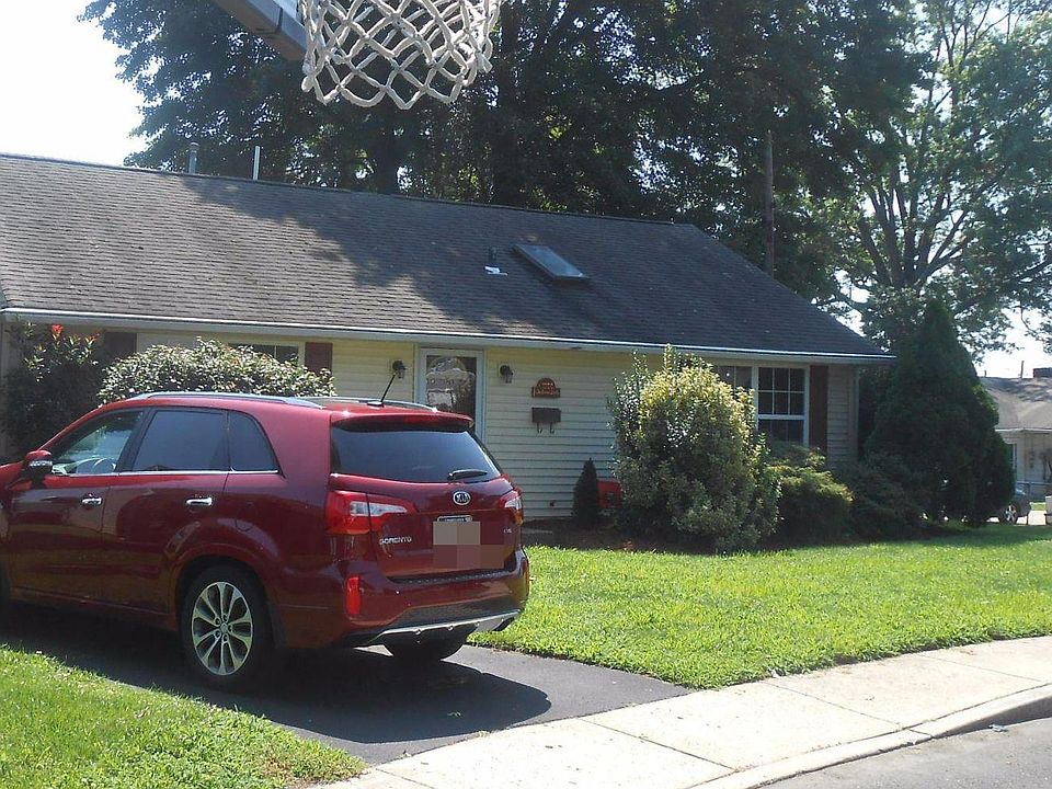 2nd image of 222 Chelsea Cir