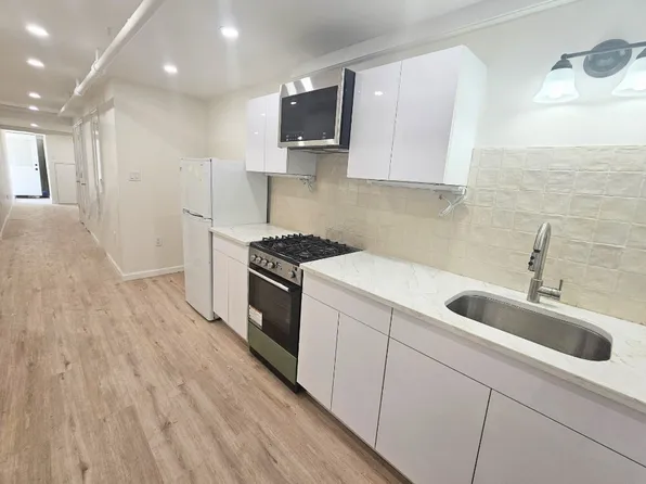 240 East 40th Street image 1 of 4