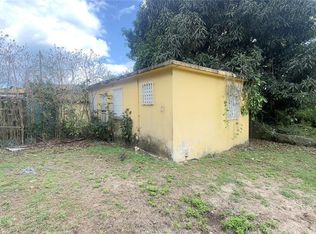 Salmonete Calle 13 Commons Punta Santiago, Punta Santiago, PR 00741