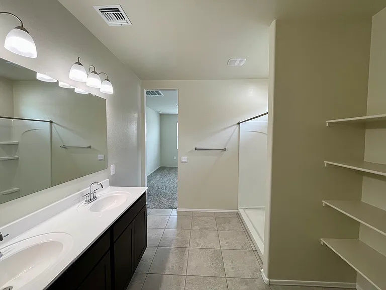 18563 W Desert Hollow Dr — Photo 14
