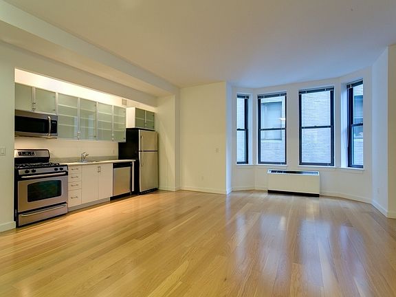 3rd image of 37 Wall St APT 19d