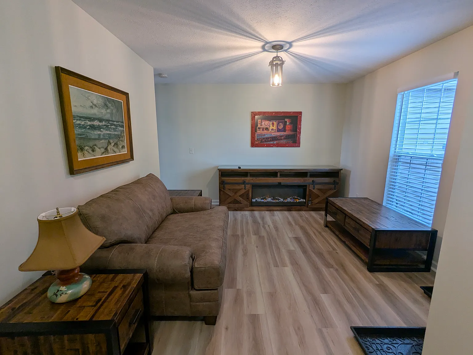4 bed, 3.5 bath, 2300 sqft, $3,900 — Photo 2