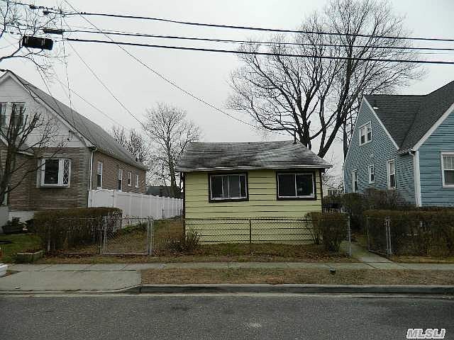 1st image of 6 Bayview St E